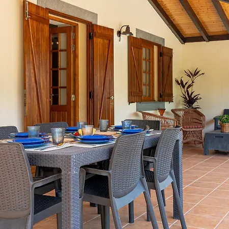 Casa Ginjas, By Op *