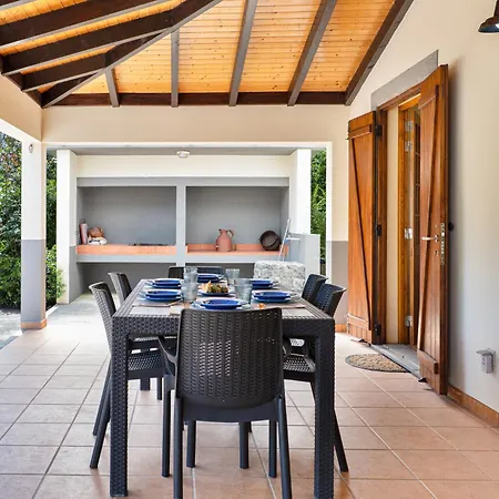 Casa Ginjas, By Op *